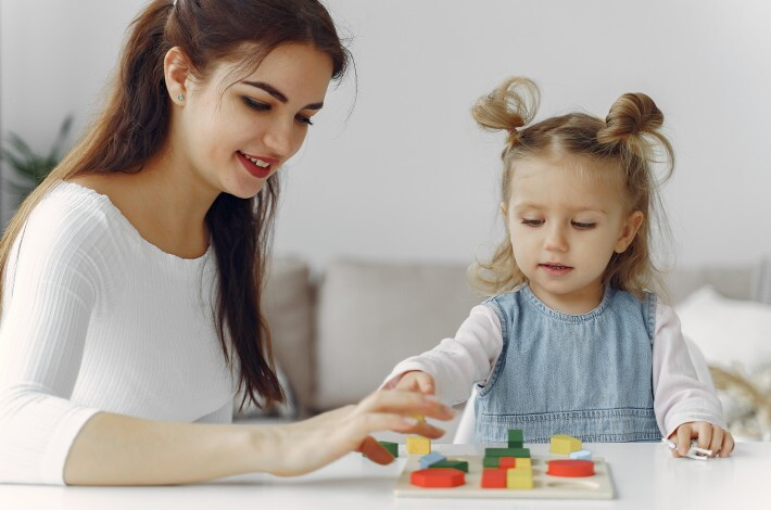 Как выбрать няню для ребенка: советы родителям